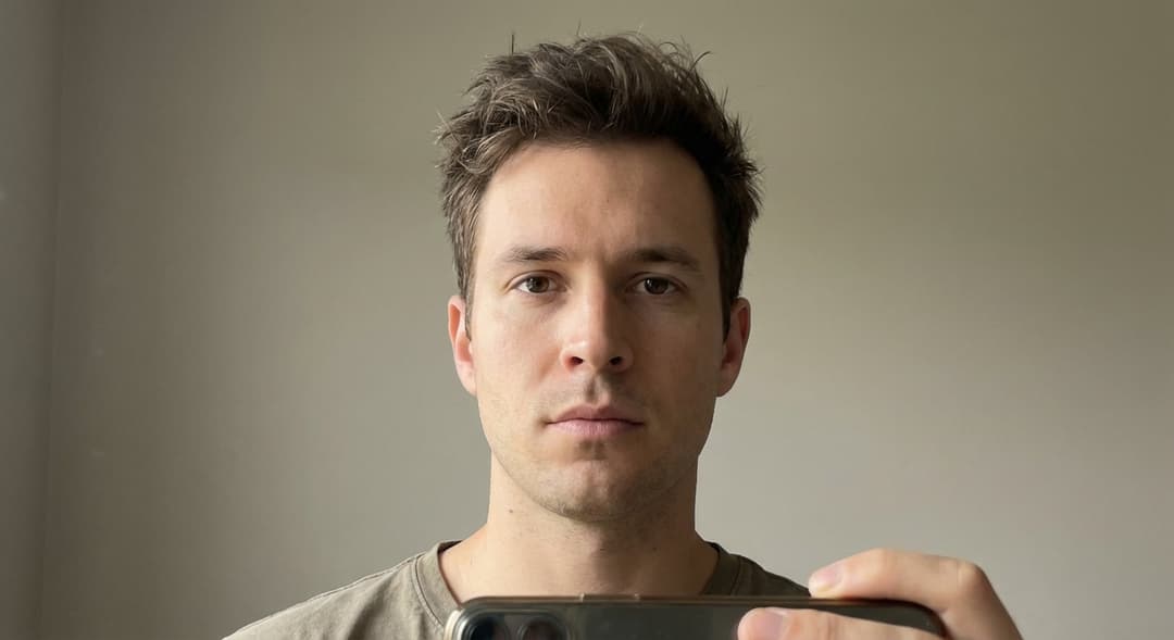 Example selfie — illustrative hairstyle demo